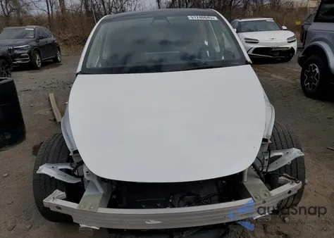 2022 Tesla Model Y z USA, uszkodzony, nr VIN 7SAYGDEE7NF437385